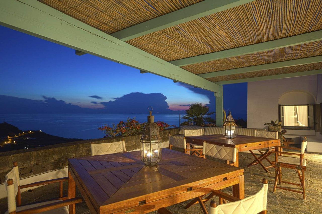 House on Pantelleria, Italy, 530 sq.m - picture 1
