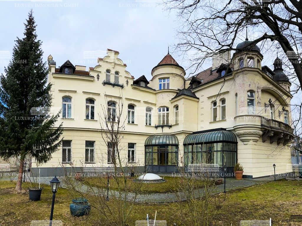 Villa in Vienna, Austria, 646 sq.m - picture 1