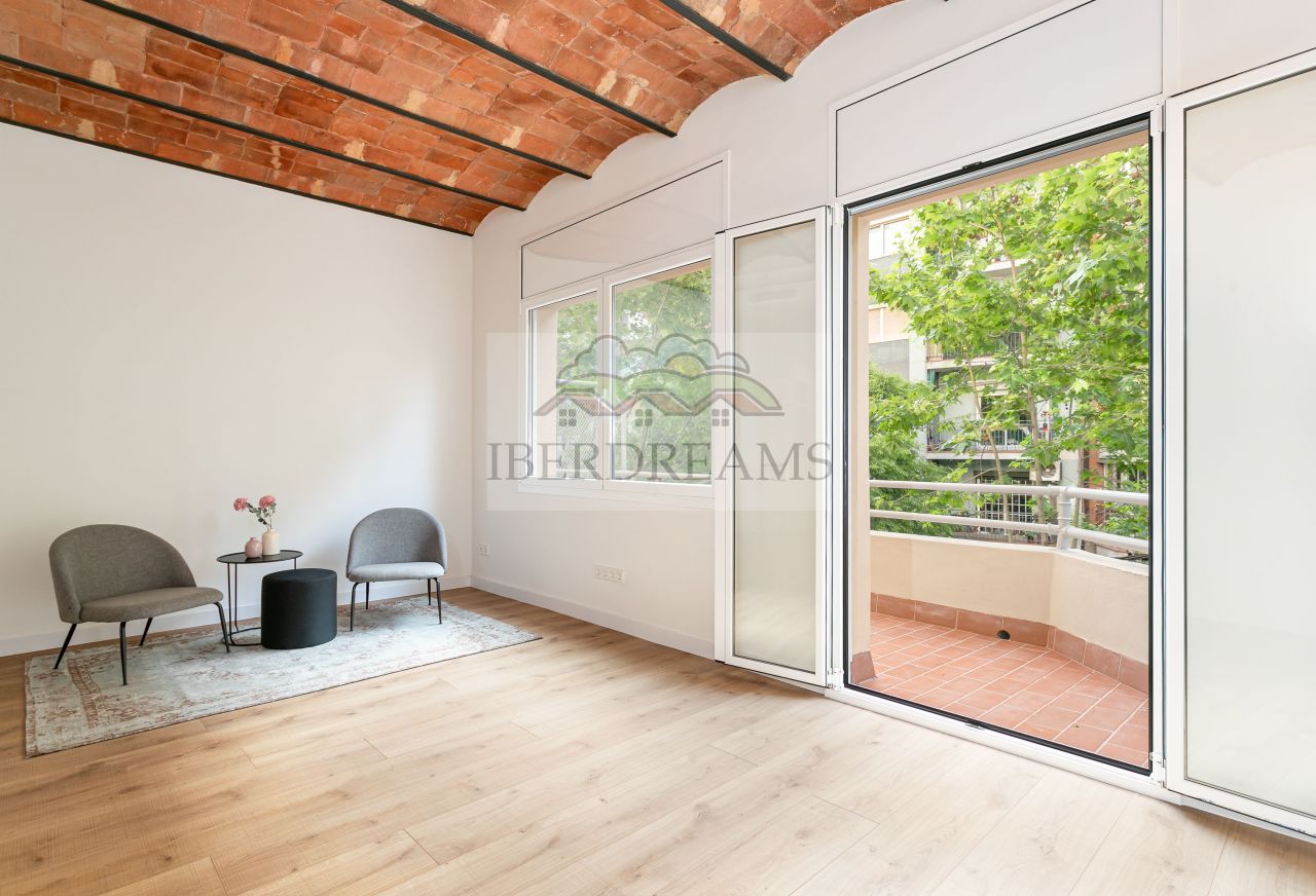 Flat in Barcelona, Spain, 104 sq.m - picture 1