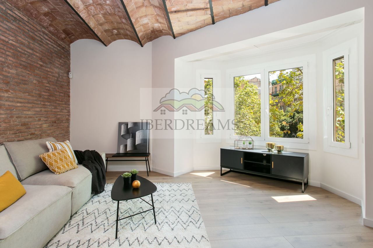Flat in Barcelona, Spain, 98 sq.m - picture 1