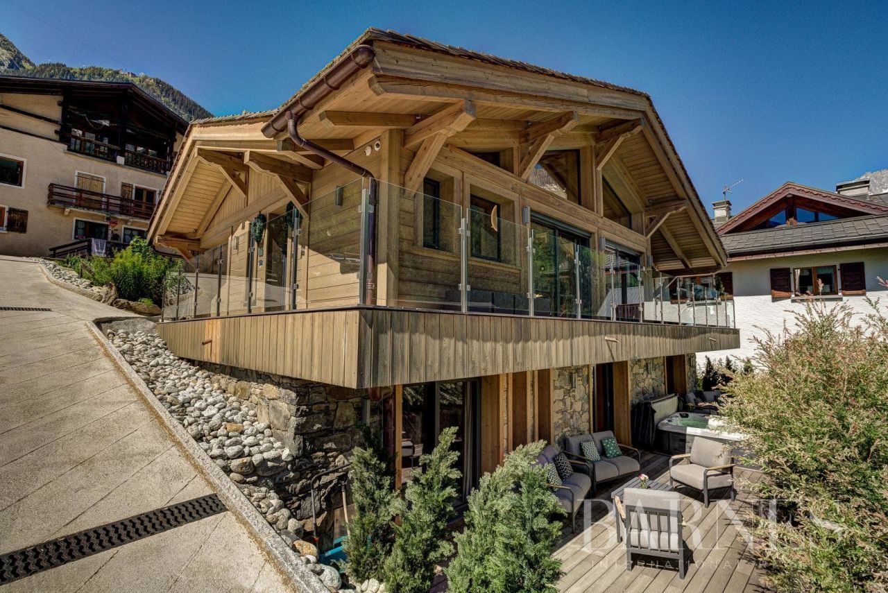 House in Chamonix, France, 193.96 sq.m - picture 1