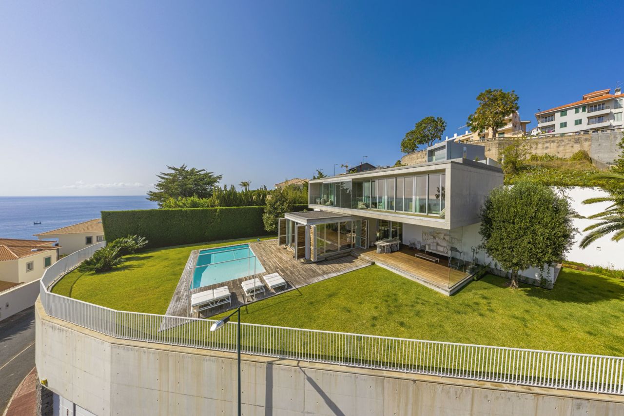 Villa in Funchal, Portugal, 857 sq.m - picture 1