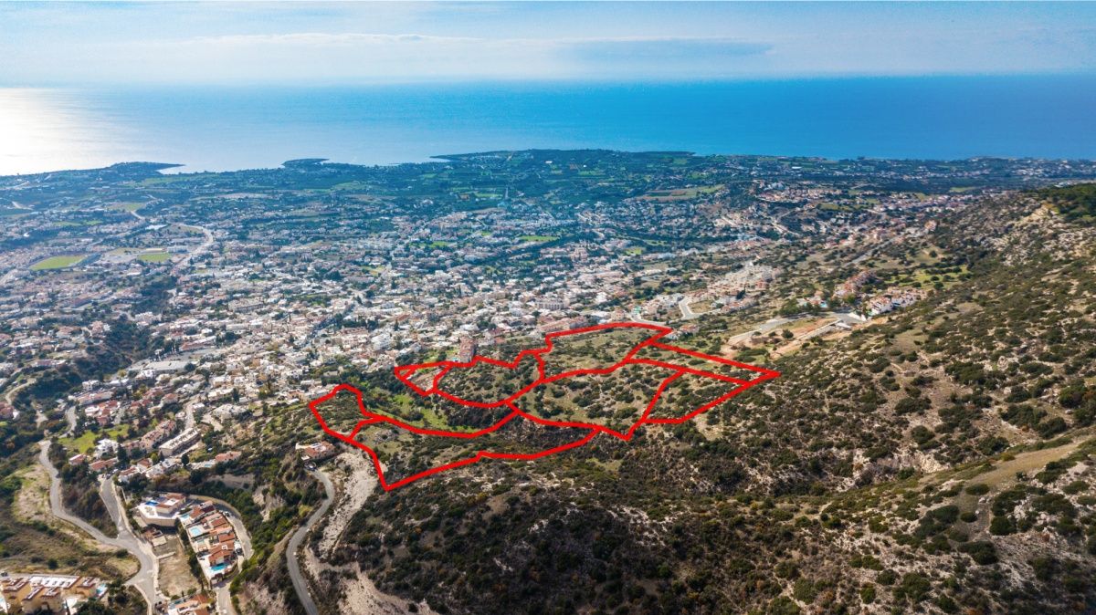 Terreno en Pafos, Chipre, 64 849 ares - imagen 1