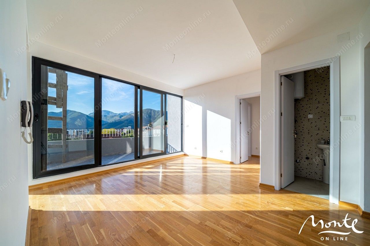 Penthouse in Tivat, Montenegro, 108 sq.m - picture 1
