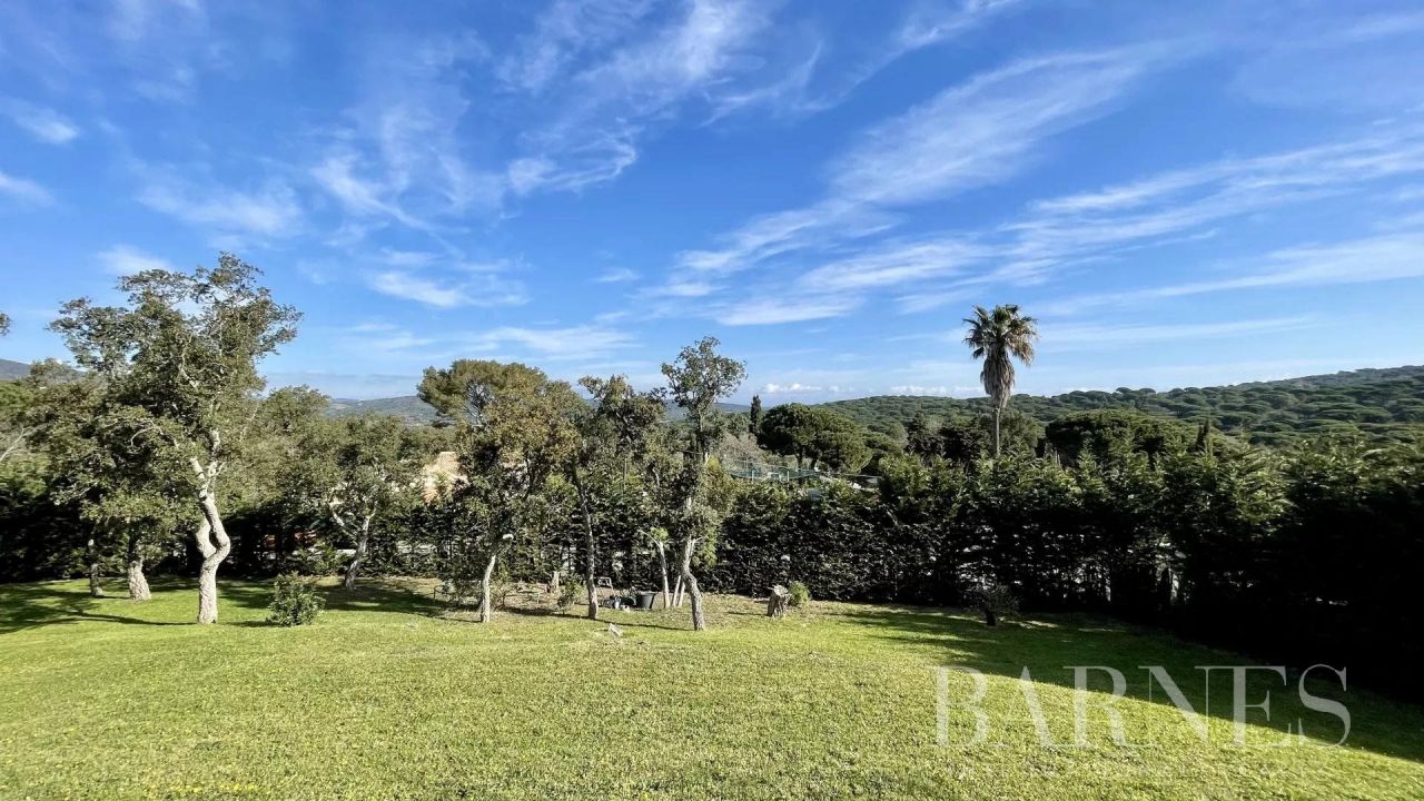 Land in Ramatuelle, France, 2 000 sq.m - picture 1