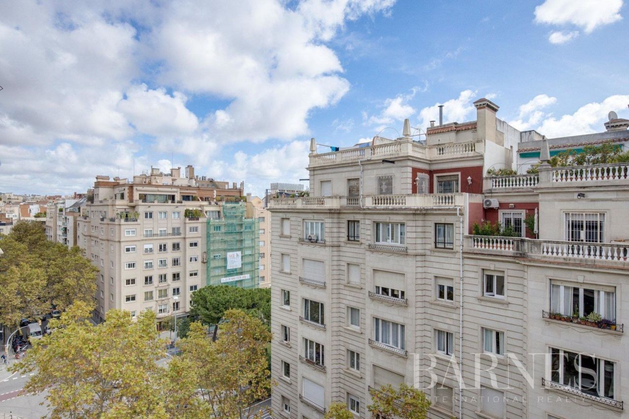 Flat in Barcelona, Spain, 280 sq.m - picture 1