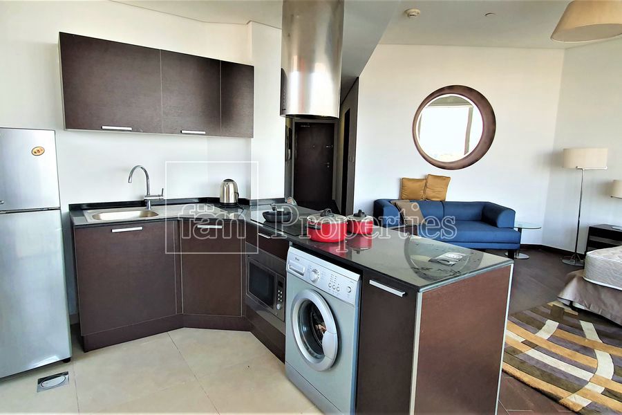 Apartment in Dubai, UAE, 69 sq.m - picture 1