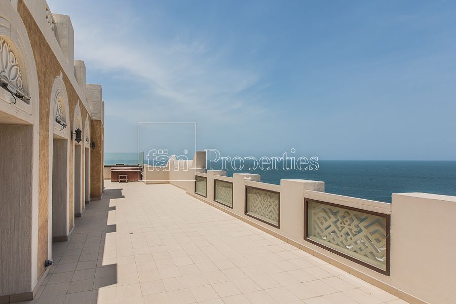 Penthouse in Dubai, UAE, 1 022 sq.m - picture 1