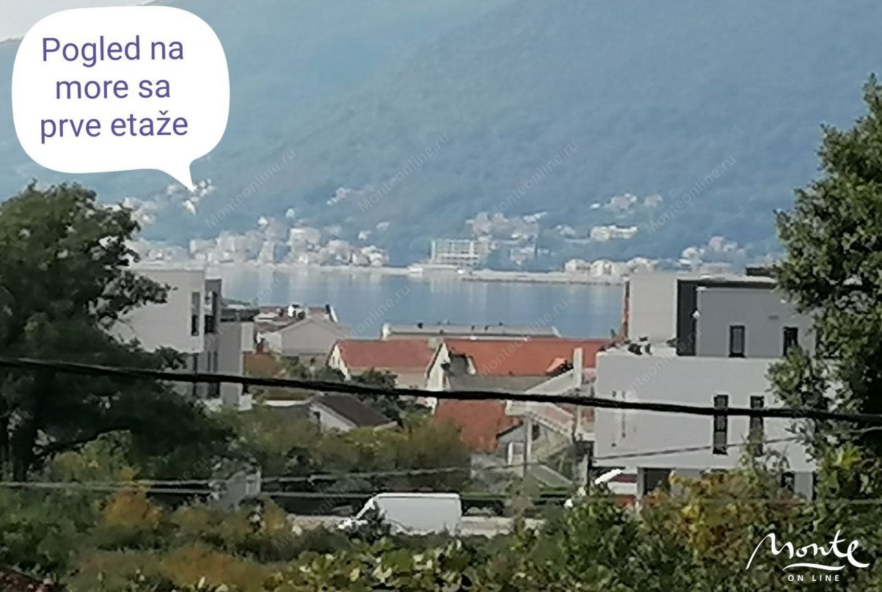 Land in Tivat, Montenegro, 1 049 sq.m - picture 1