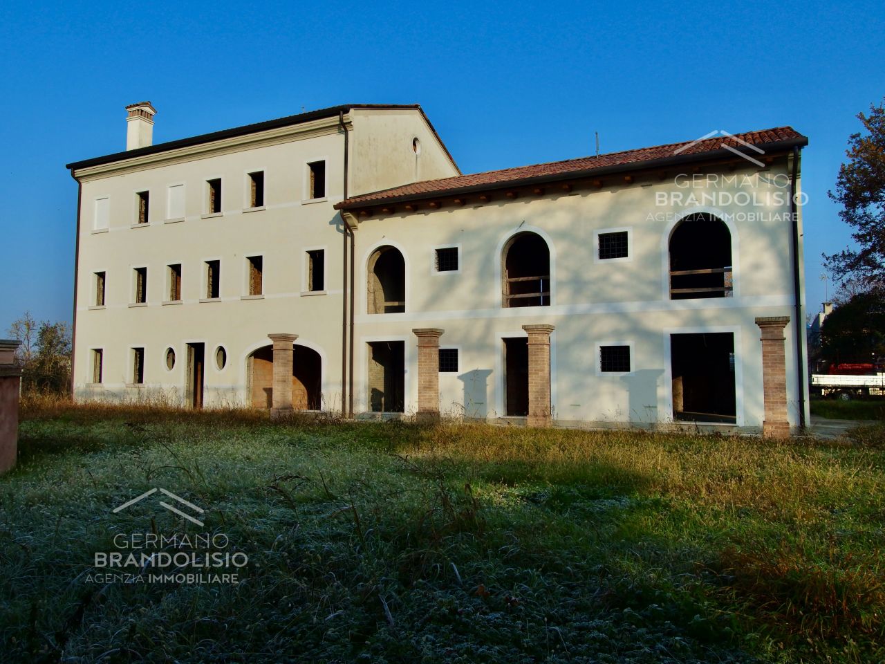Villa à Trévise, Italie, 700 m2 - image 1