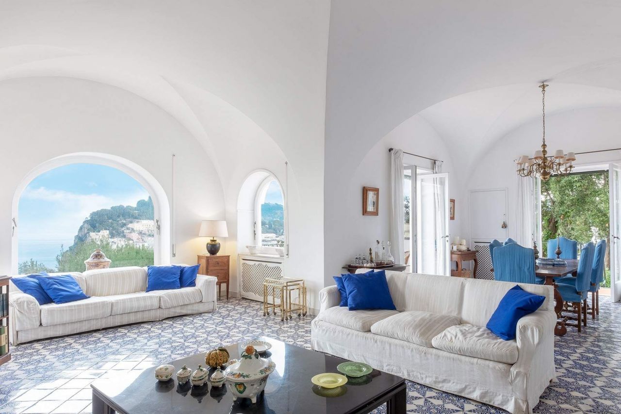House in Capri, Italy, 500 sq.m - picture 1