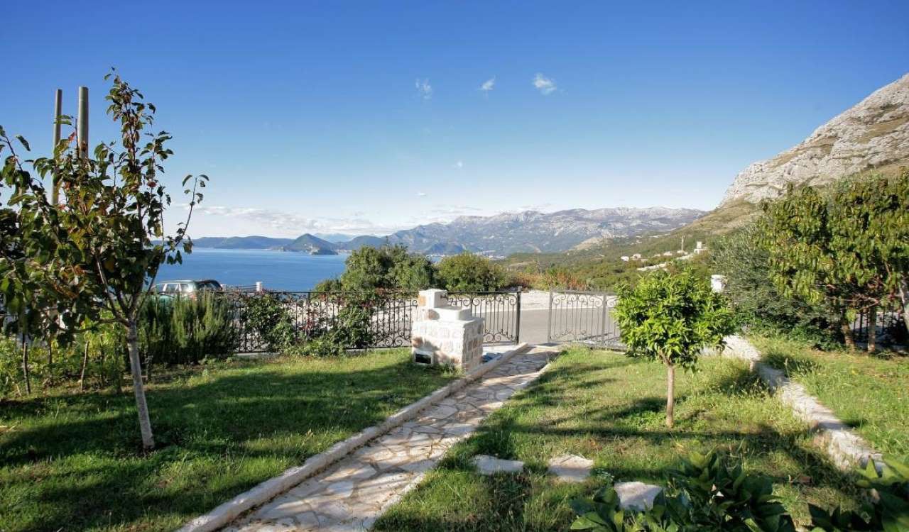 Villa en Budva, Montenegro, 400 m2 - imagen 1