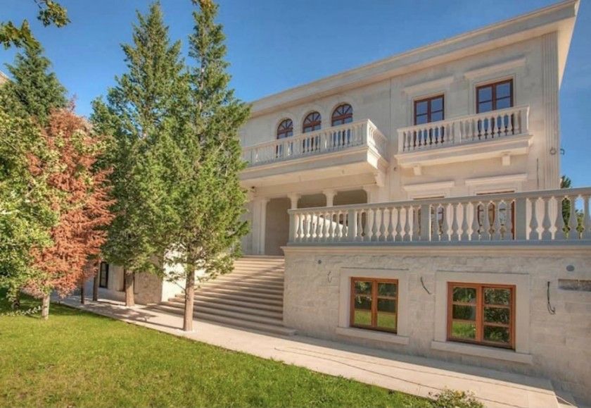 Villa in Budva, Montenegro, 668 sq.m - picture 1