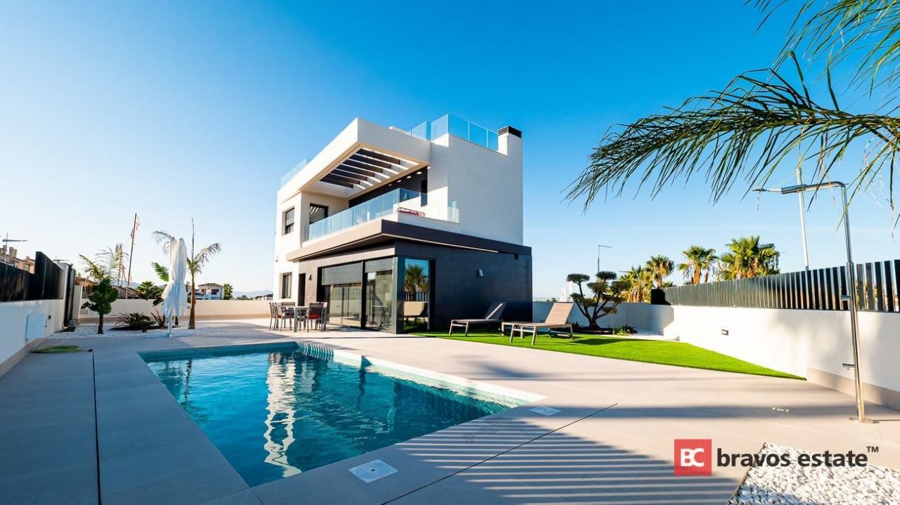 Villa à Alicante, Espagne, 215 m2 - image 1