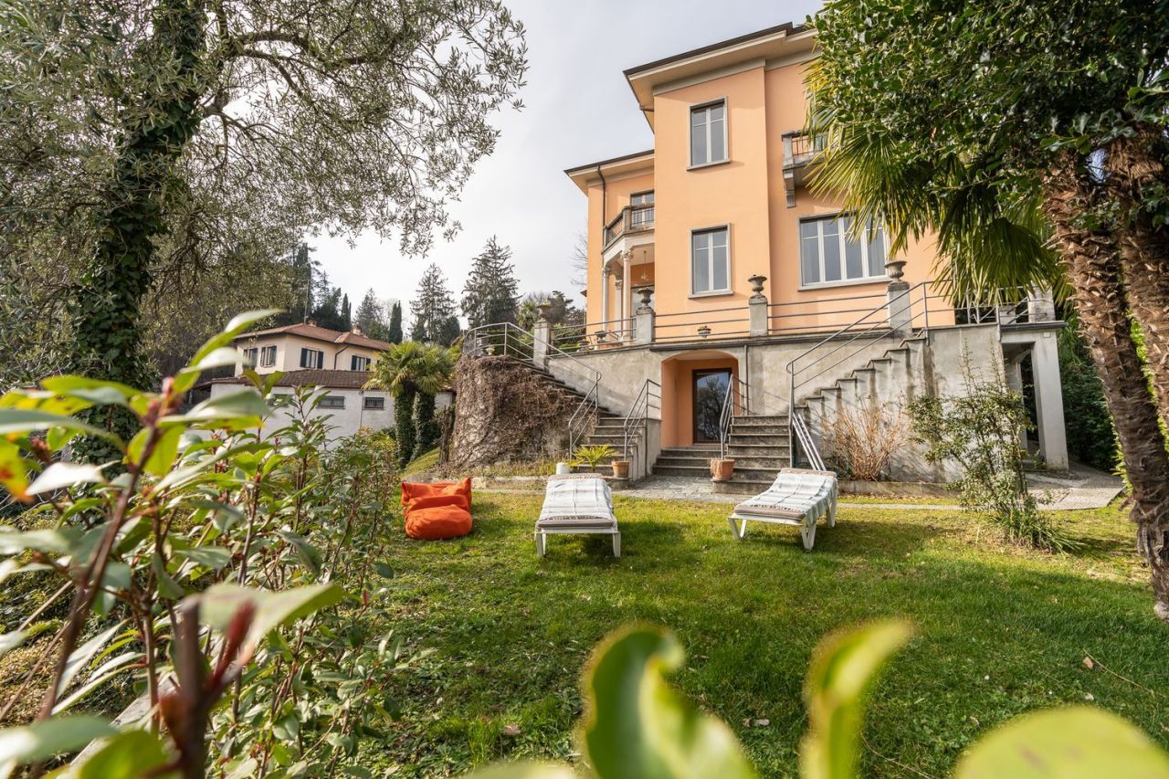 Villa en Griante, Italia, 300 m2 - imagen 1