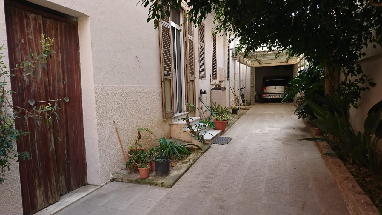 Apartment in Alghero, Italy, 150 sq.m - picture 1
