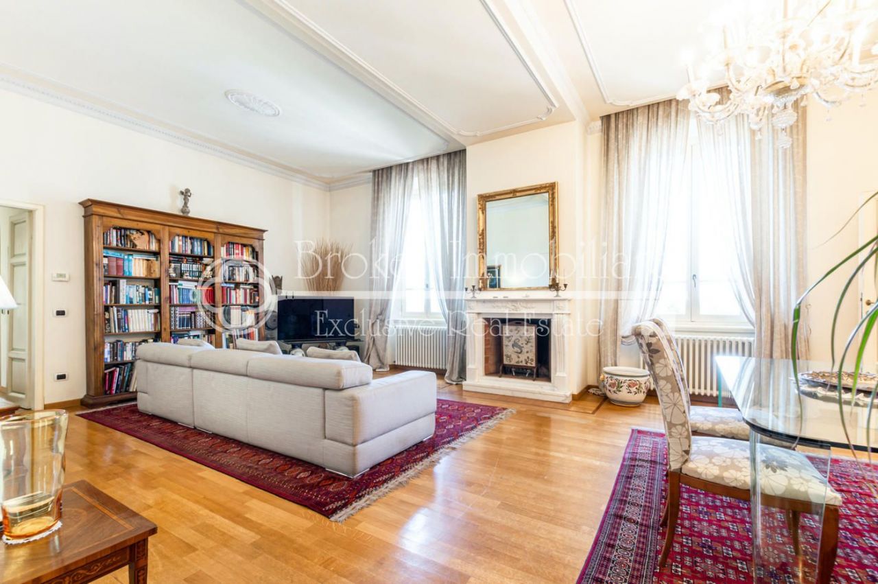 Apartment in Pietrasanta, Italy, 200 sq.m - picture 1