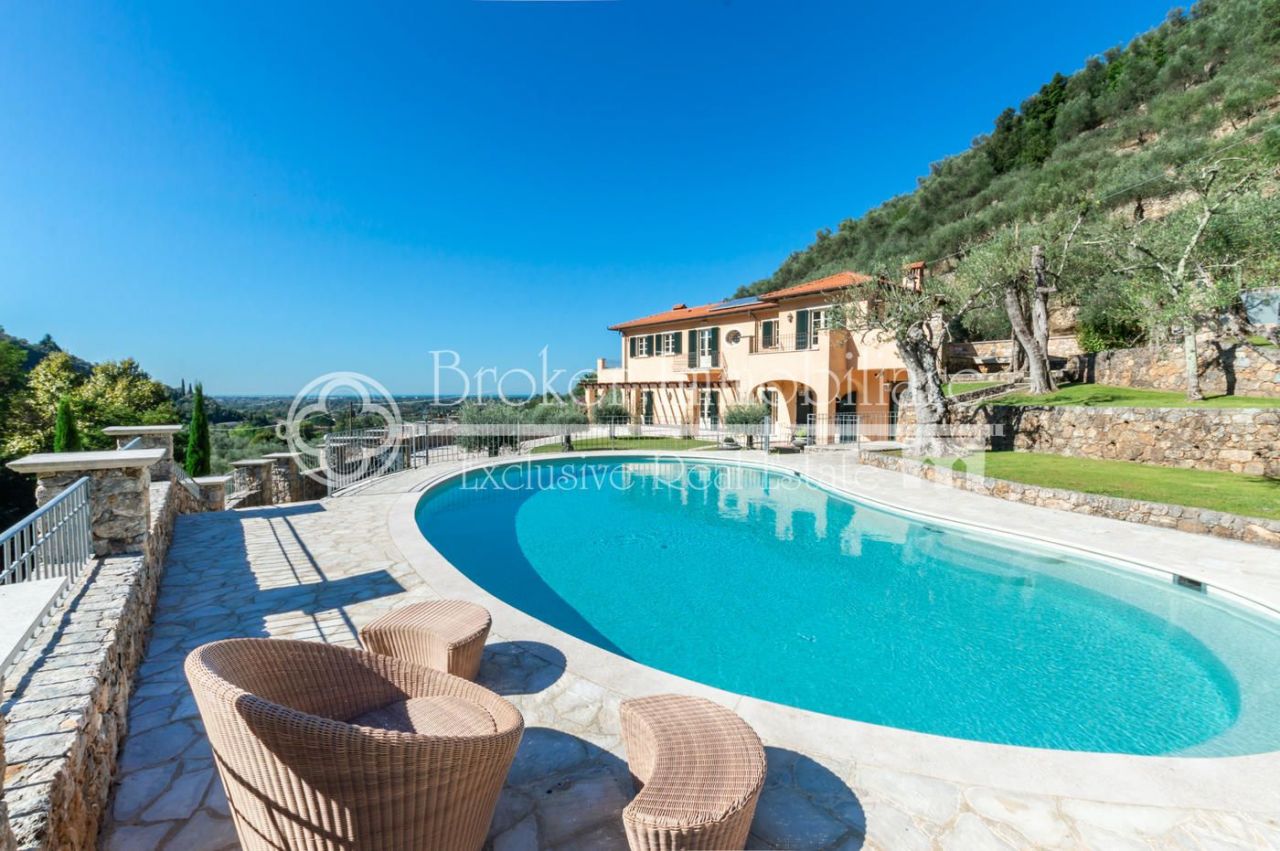 Villa in Pietrasanta, Italy, 390 sq.m - picture 1