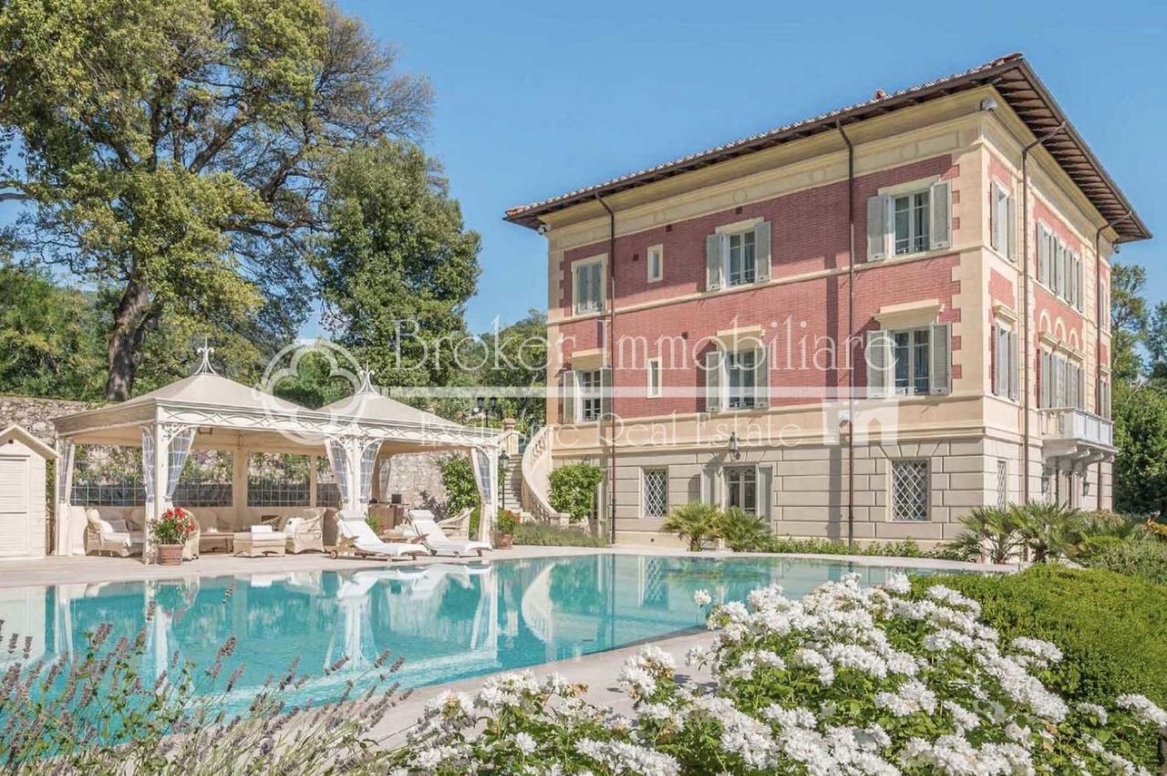 Villa in Pietrasanta, Italy, 1 290 sq.m - picture 1