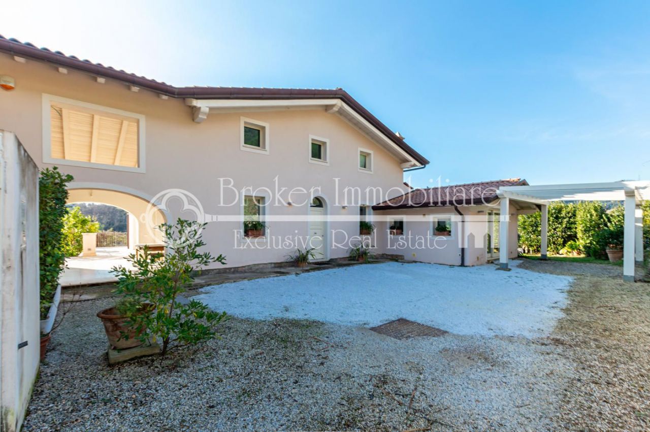 Villa North Tuscan Riviera, Italy, 320 sq.m - picture 1