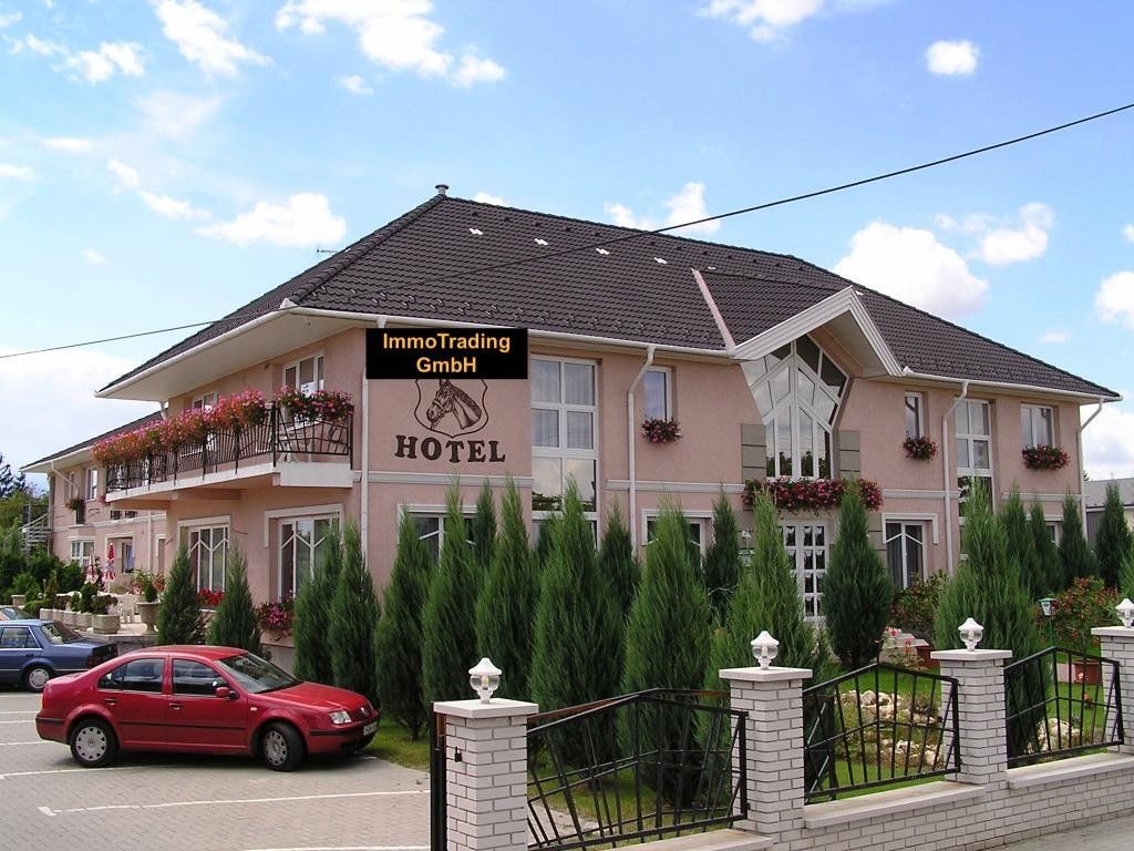 Hotel Kisbér, Hungary, 2 300 sq.m - picture 1