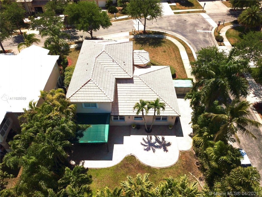 Maison à Miami, États-Unis, 293 m2 - image 1