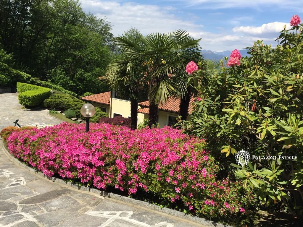 Villa en Stresa, Italia, 560 m2 - imagen 1