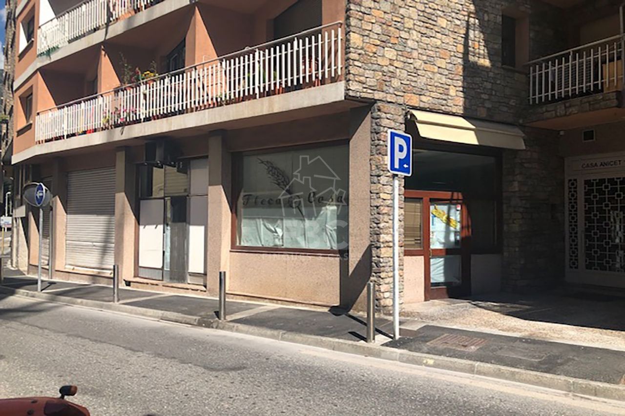 Commercial property in Les Escaldes, Andorra, 177 sq.m - picture 1