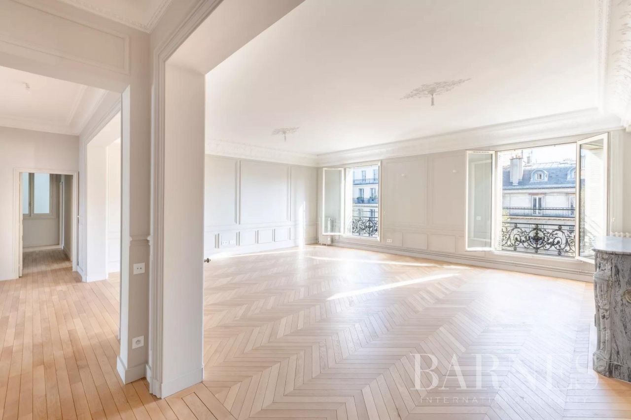 Appartement dans le 8ème arrondissement de Paris, France, 259.7 m2 - image 1