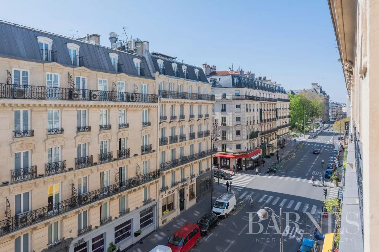 Flat in 5th arrondissement of Paris, France, 89.28 sq.m - picture 1