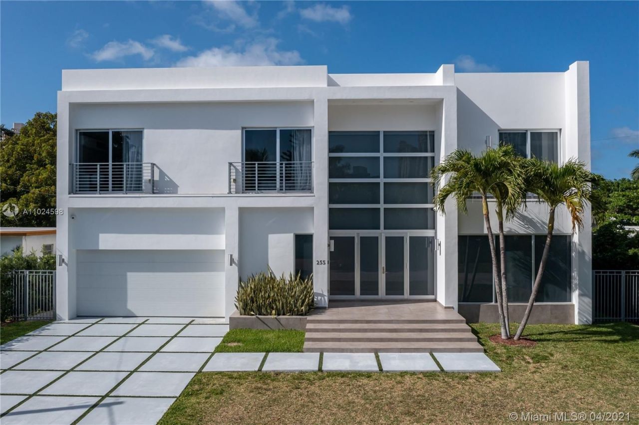 Villa à Miami, États-Unis, 500 m2 - image 1