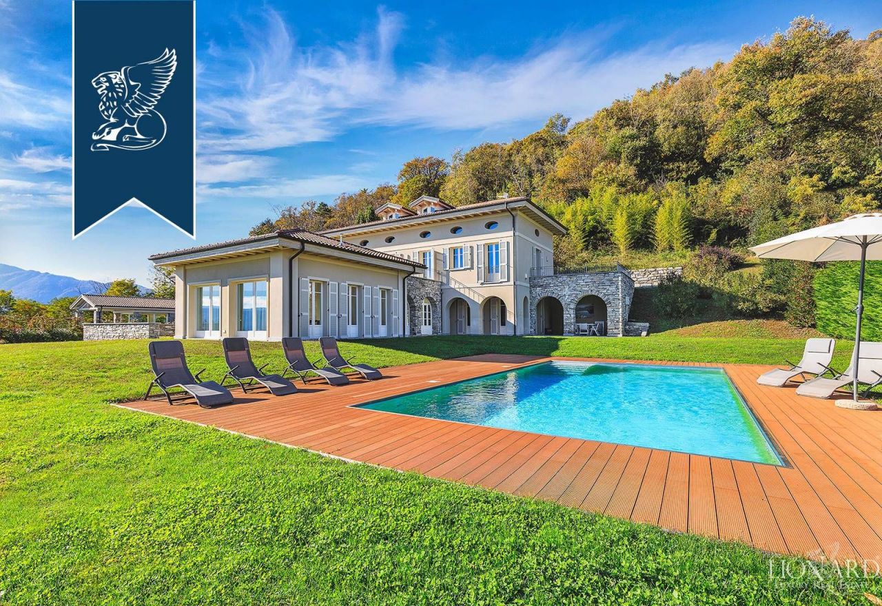 Villa en Verbania, Italia, 505 m2 - imagen 1