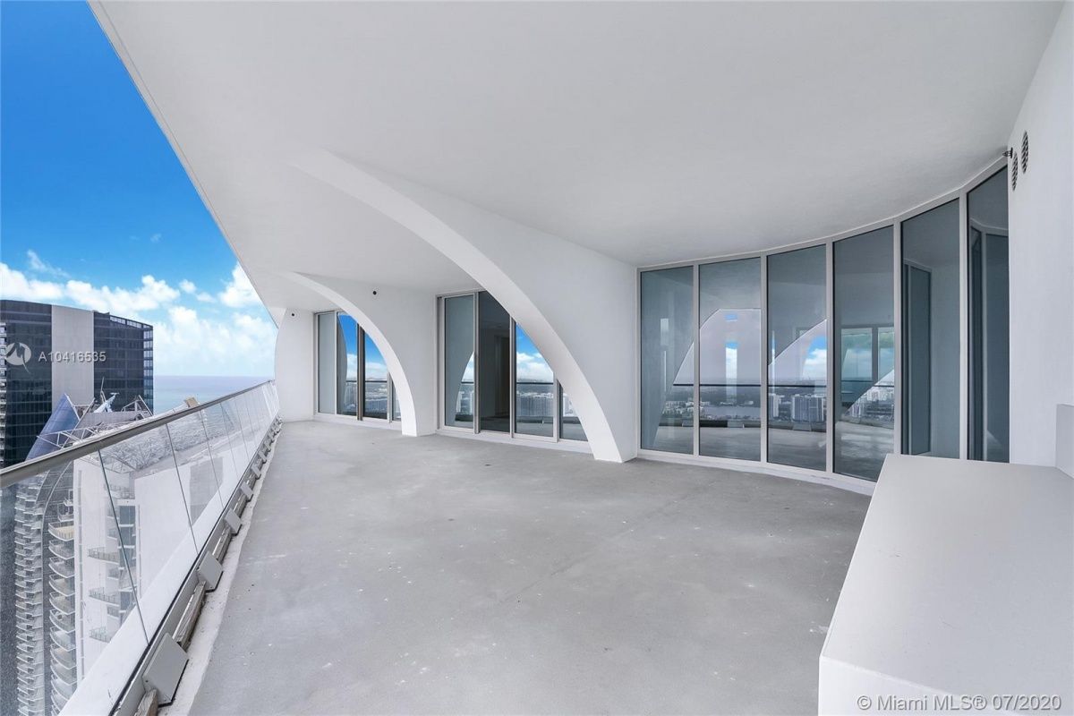 Appartement à Miami, États-Unis, 585 m2 - image 1