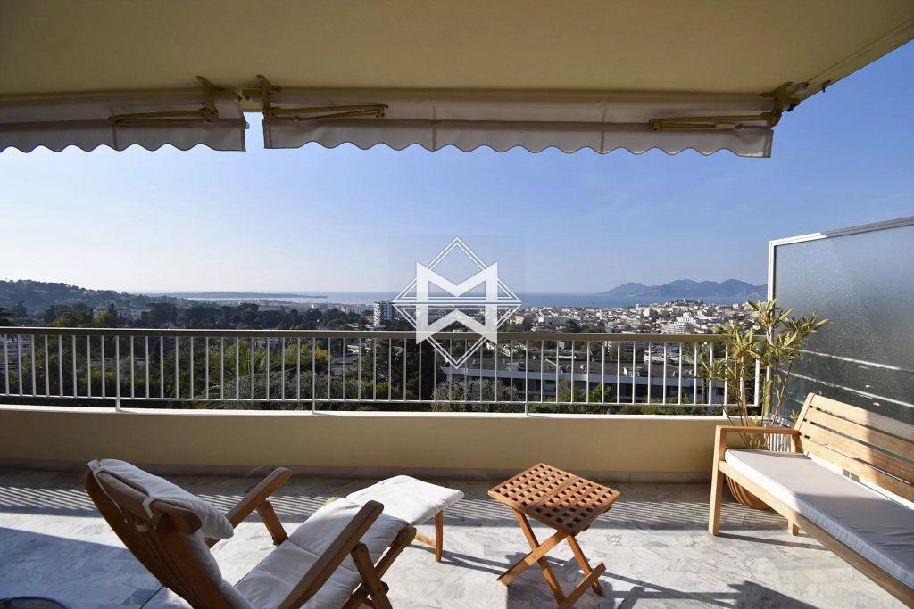 Flat in Cannes, France, 91 sq.m - picture 1