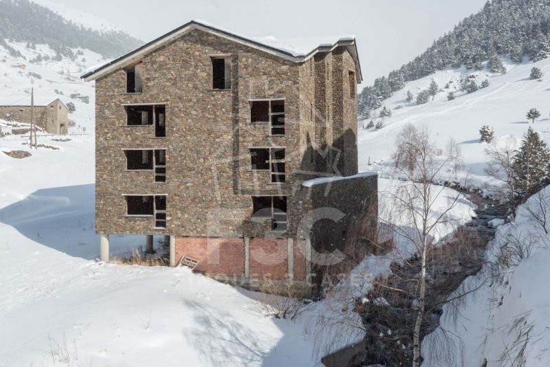 Commercial apartment building in Canillo, Andorra, 863 sq.m - picture 1