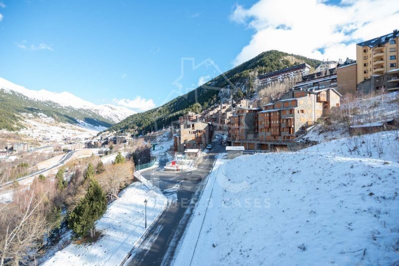 Commercial apartment building in Canillo, Andorra, 981 sq.m - picture 1