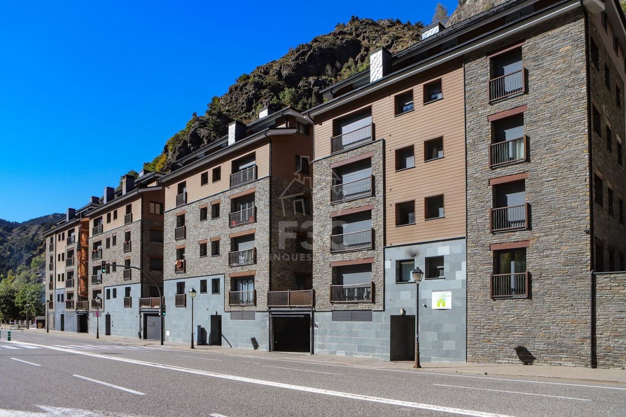 Commercial apartment building in Canillo, Andorra, 1 165 sq.m - picture 1