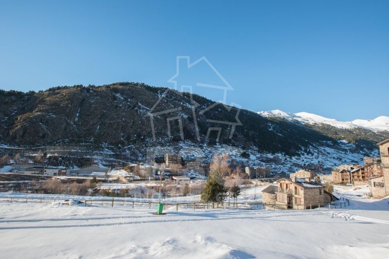 Grundstück in Canillo, Andorra, 883 m2 - Foto 1