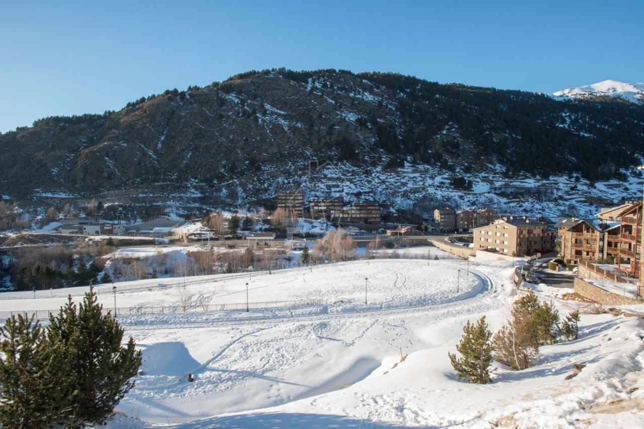 Land in Canillo, Andorra, 653 sq.m - picture 1