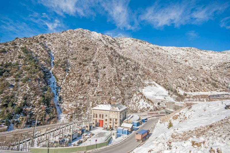 Land in Les Escaldes, Andorra, 3 700 sq.m - picture 1