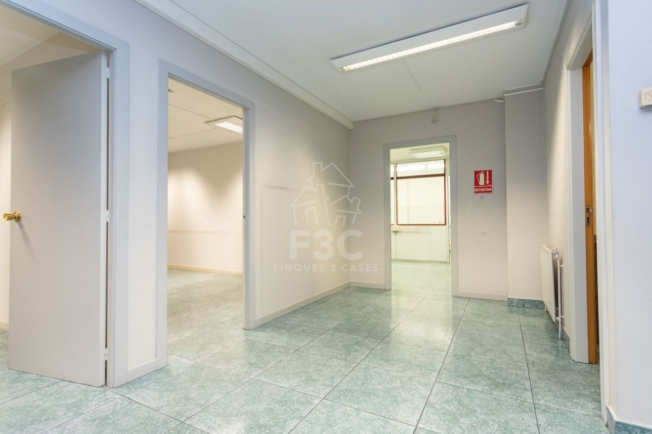 Büro in Andorra la Vella, Andorra, 131 m2 - Foto 1