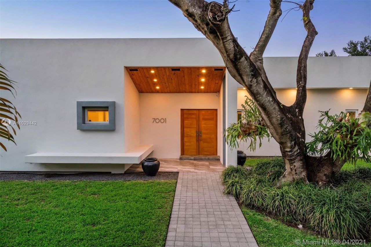 Villa à Miami, États-Unis, 350 m2 - image 1