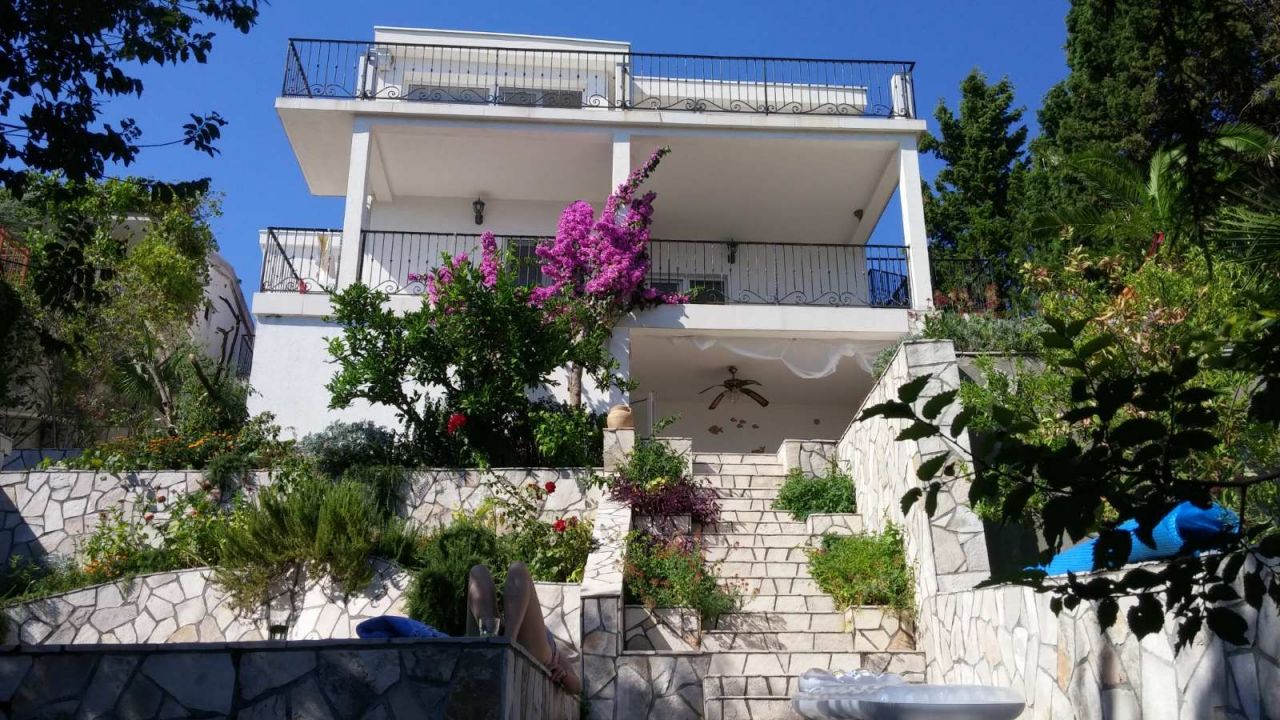 Villa in Sutomore, Montenegro, 200 m2 - Foto 1