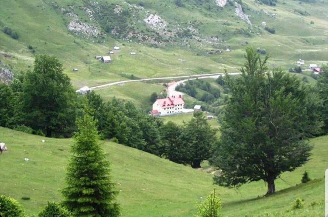 Grundstück in Kolasin, Montenegro, 2 100 m2 - Foto 1