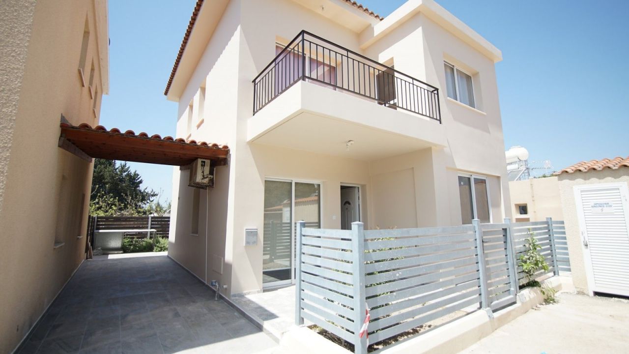 Villa in Paphos, Cyprus - picture 1