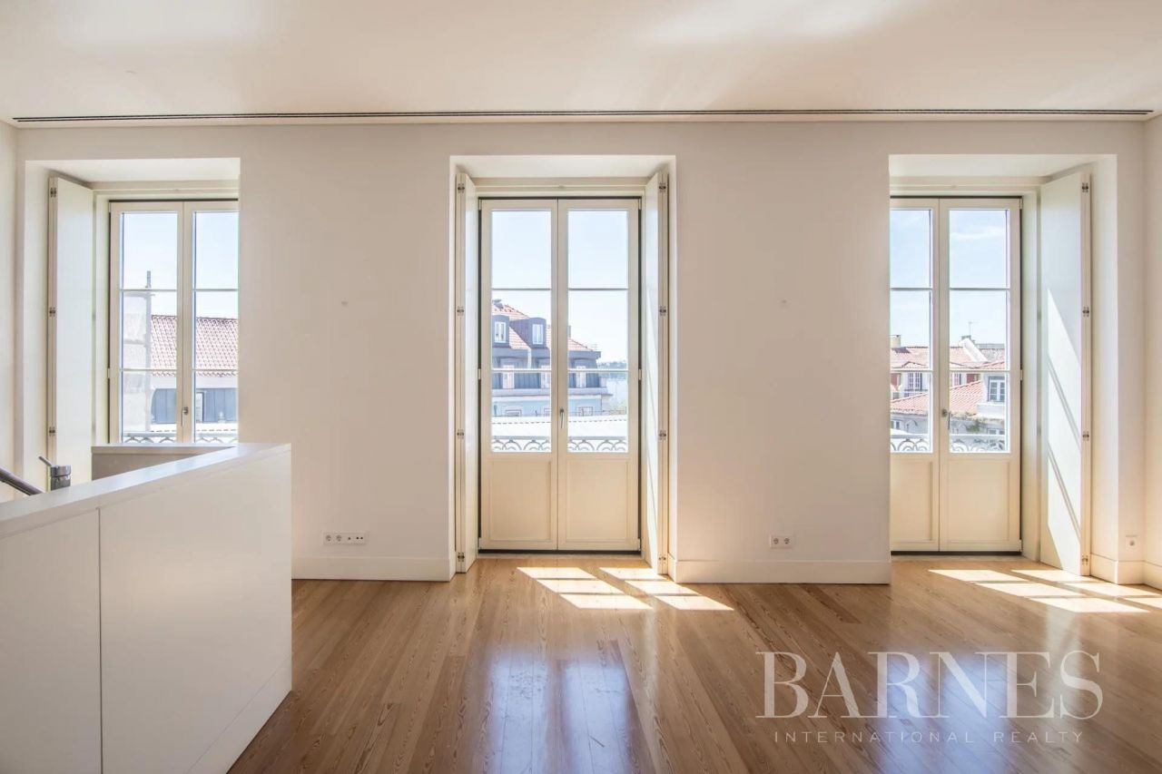 Flat in Lisbon, Portugal, 152 sq.m - picture 1