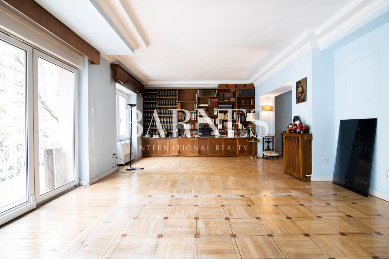 Flat in Madrid, Spain, 232 sq.m - picture 1
