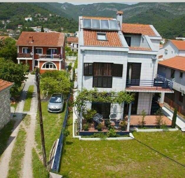 Villa in Bijela, Montenegro, 250 sq.m - picture 1