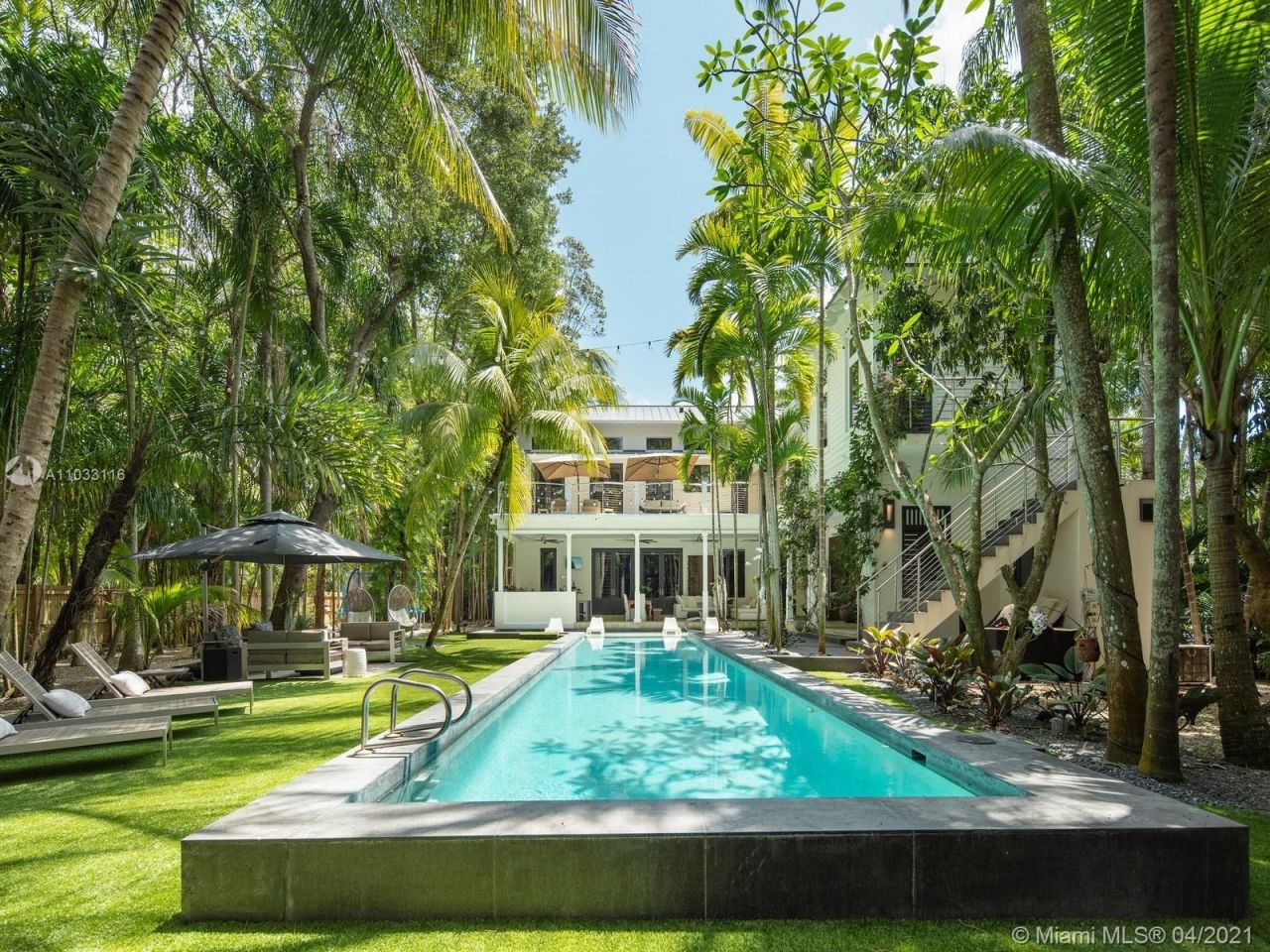 Villa à Miami, États-Unis, 500 m2 - image 1