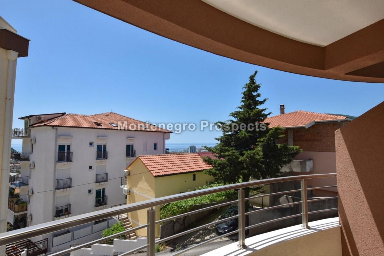 Apartment in Budva, Montenegro, 47 sq.m - picture 1